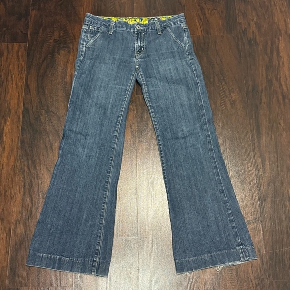 Miss Me Wide Leg Flare Jeans JP4480 Geneva Vintage Y2K Flap Back Pockets 29 GUC - Picture 2 of 15